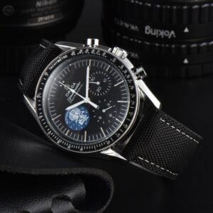 Om.ega Speedmaster Moonwatch 50th Anniversary Snoopy Edition